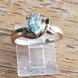 Gorgeous 10k aquamarine ring